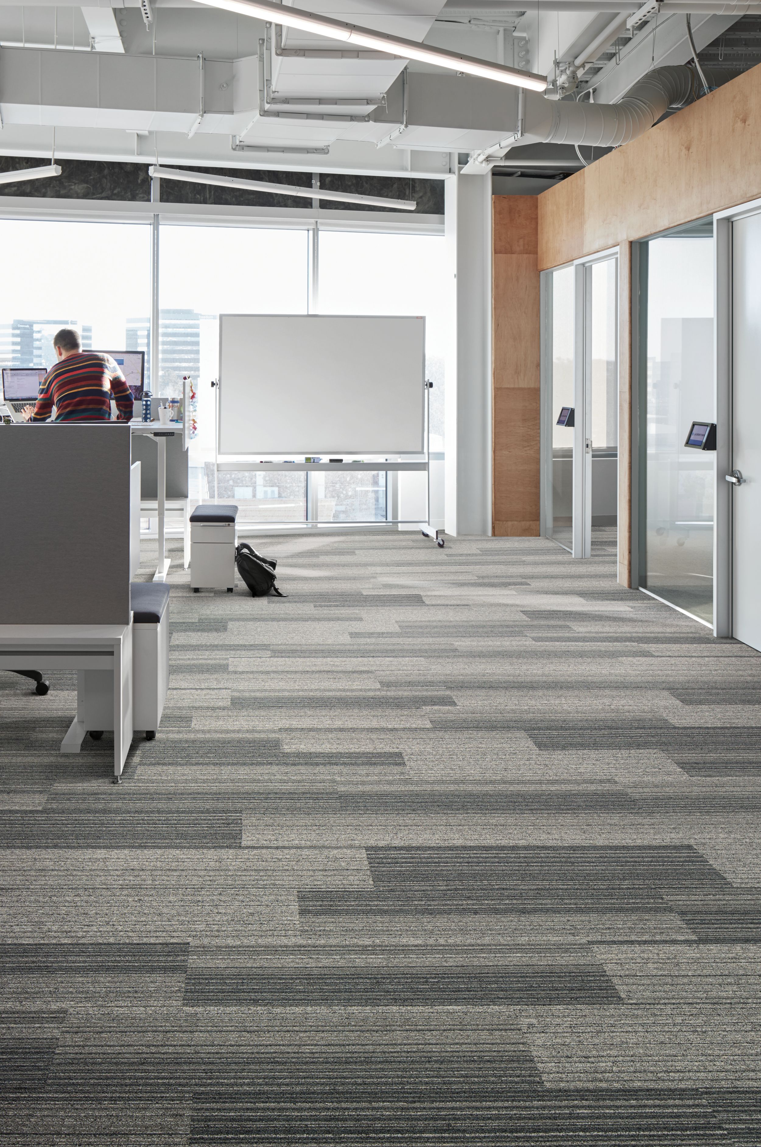 Interface Shiver Me Timbers plank carpet tile in office with man standing at desk imagen número 4